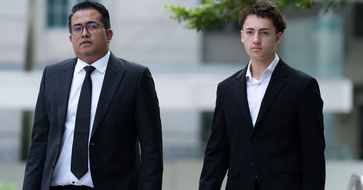Singapore fines French teen $465 for viral straw-licking stunt - image 2