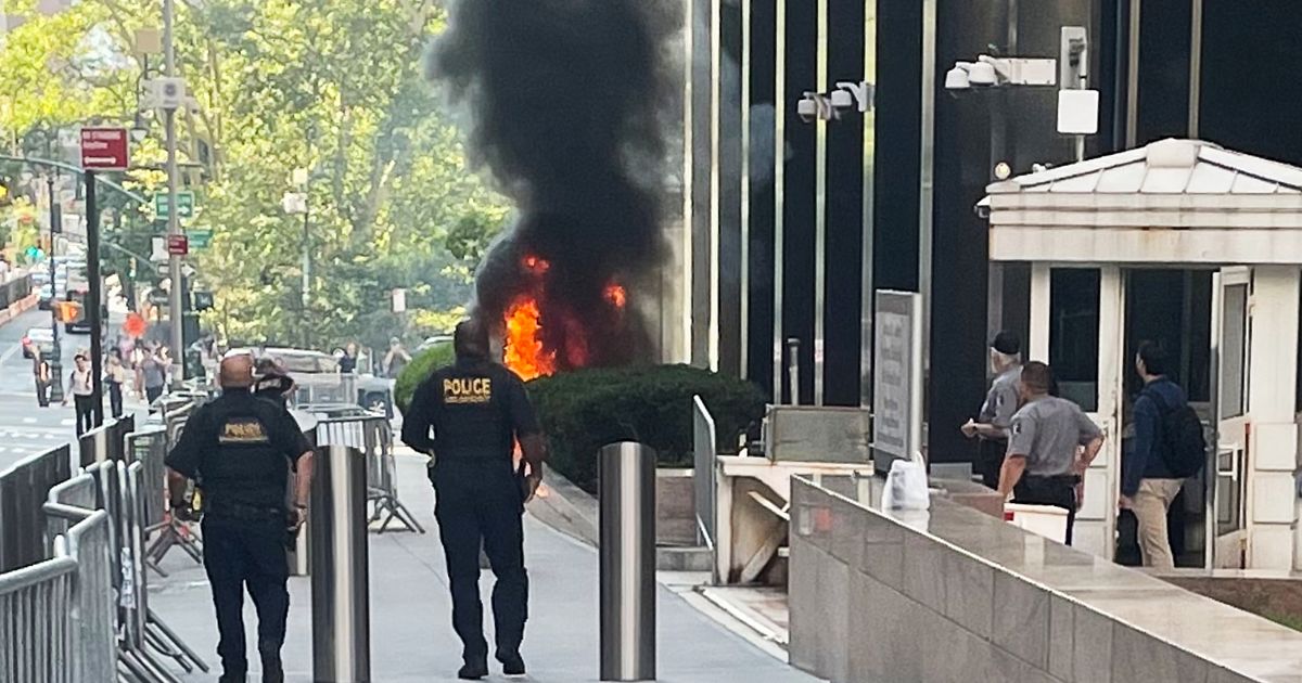 Video shows unfazed passersby during fiery attack on New York federal building by ex-soldier