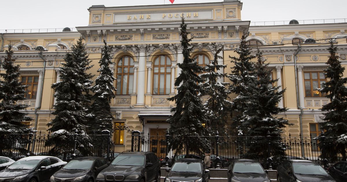 Russia’s central bank gingerly cuts rates, caught between business complaints and inflation