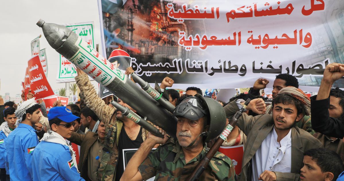 Tankers make sharp U-turns after Houthi shipping threat - image 2