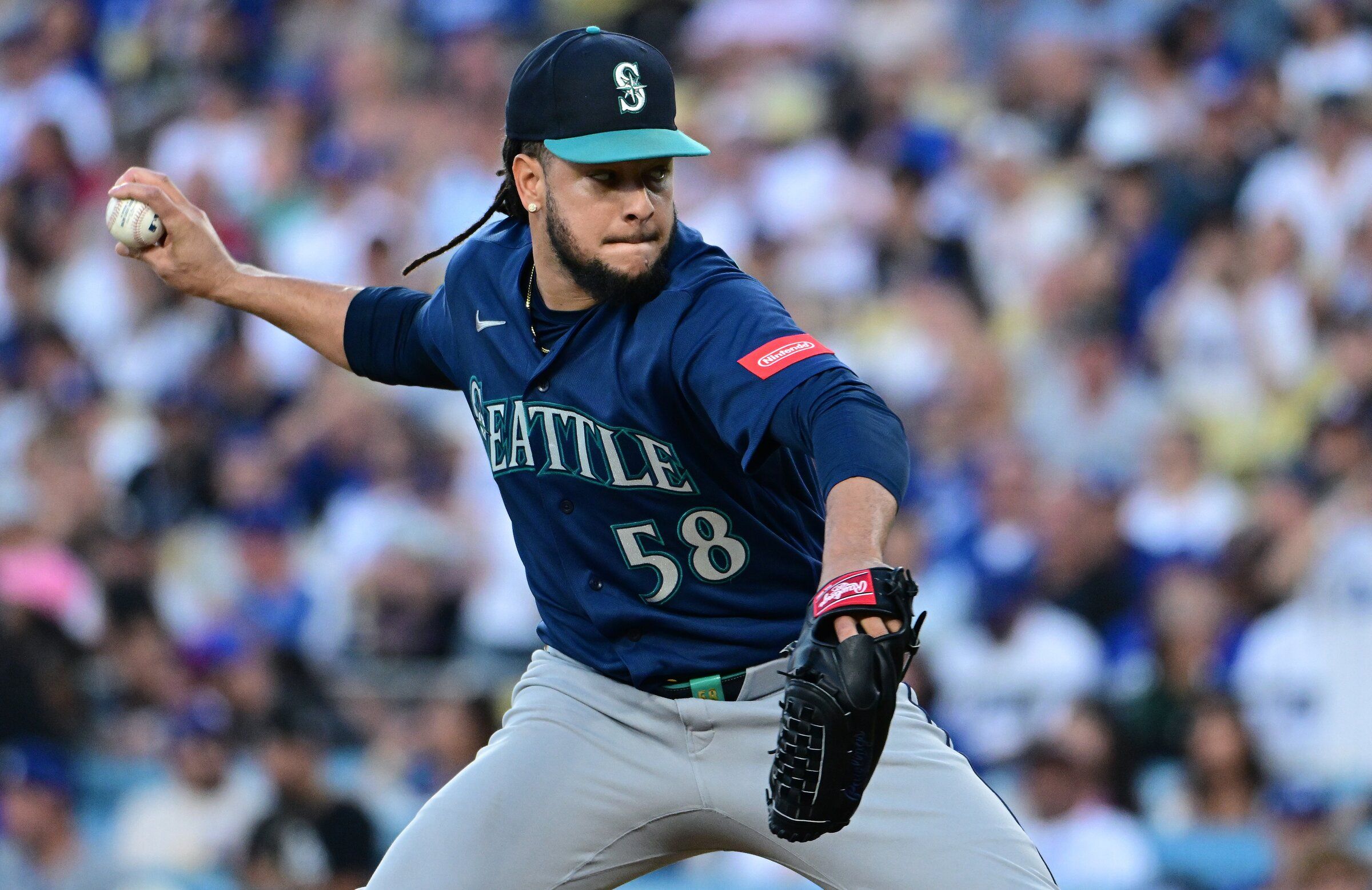 Mariners starting pitcher Luis Castillo throws against the Dodgers on July 28 in Los Angeles. (AP Photo/Wally Skalij)