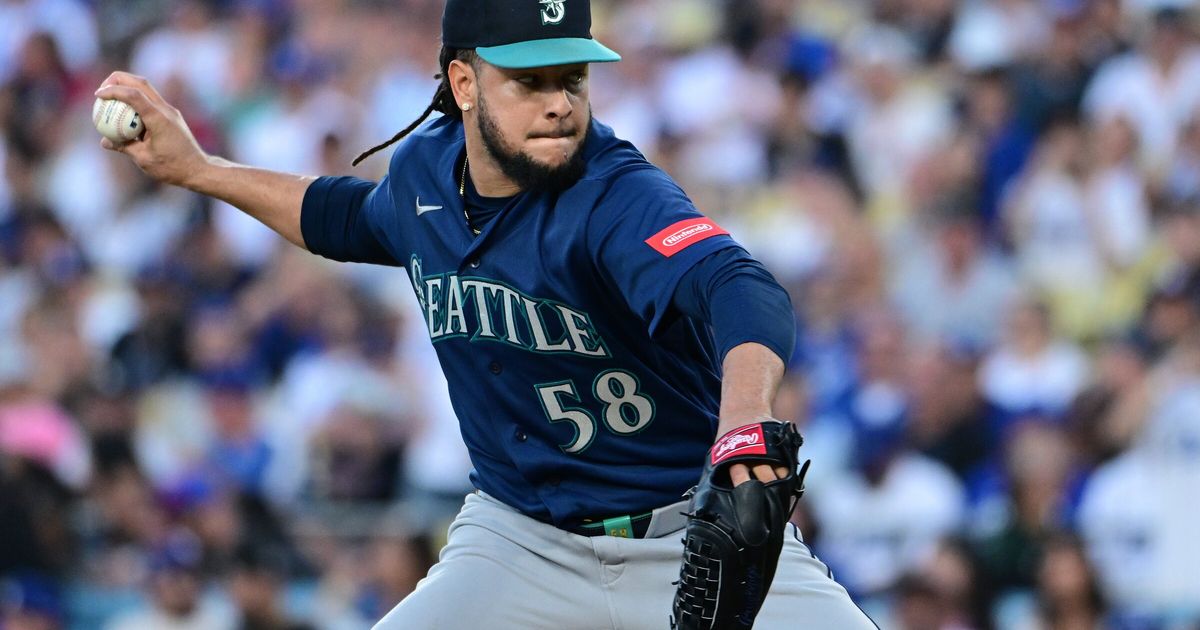 Mariners trade Luis Castillo to White Sox for 3 players, including Seranthony Dominguez
