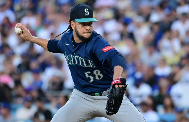 Mariners trade Luis Castillo to White Sox for 3 players, including Seranthony Dominguez | The Seattle Times
