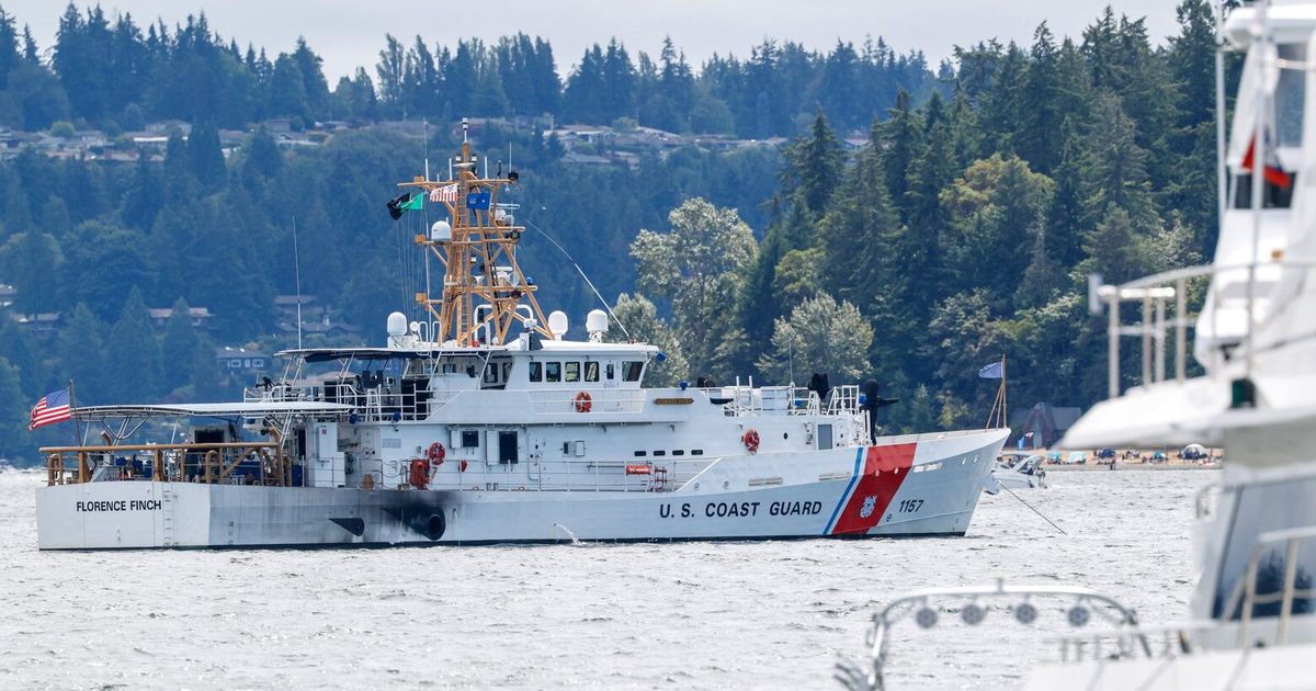 Teen missing after late-night boating incident in Lake Washington