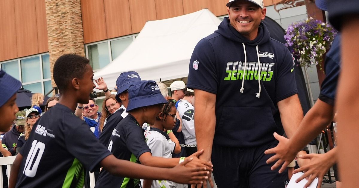 Seahawks offense breaks out at training camp | Notebook