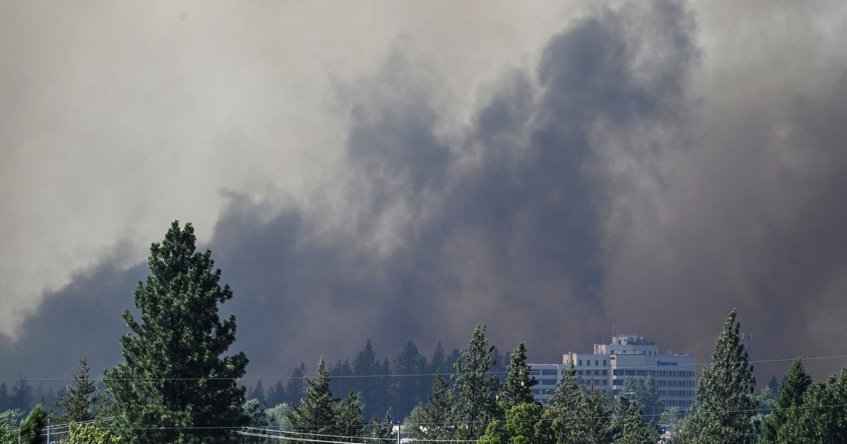 Spokane Wildfires Destroy Hundreds of Buildings as Thousands Evacuate - image 6
