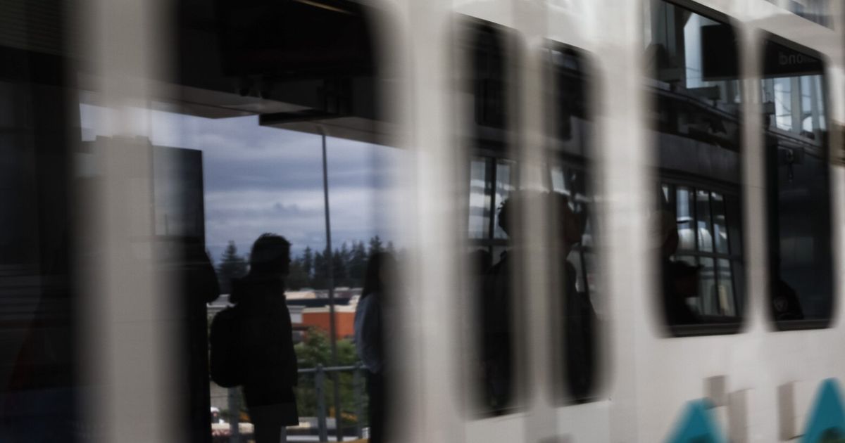 Seattle light rail derailment leads to suspended service, alternate routes
