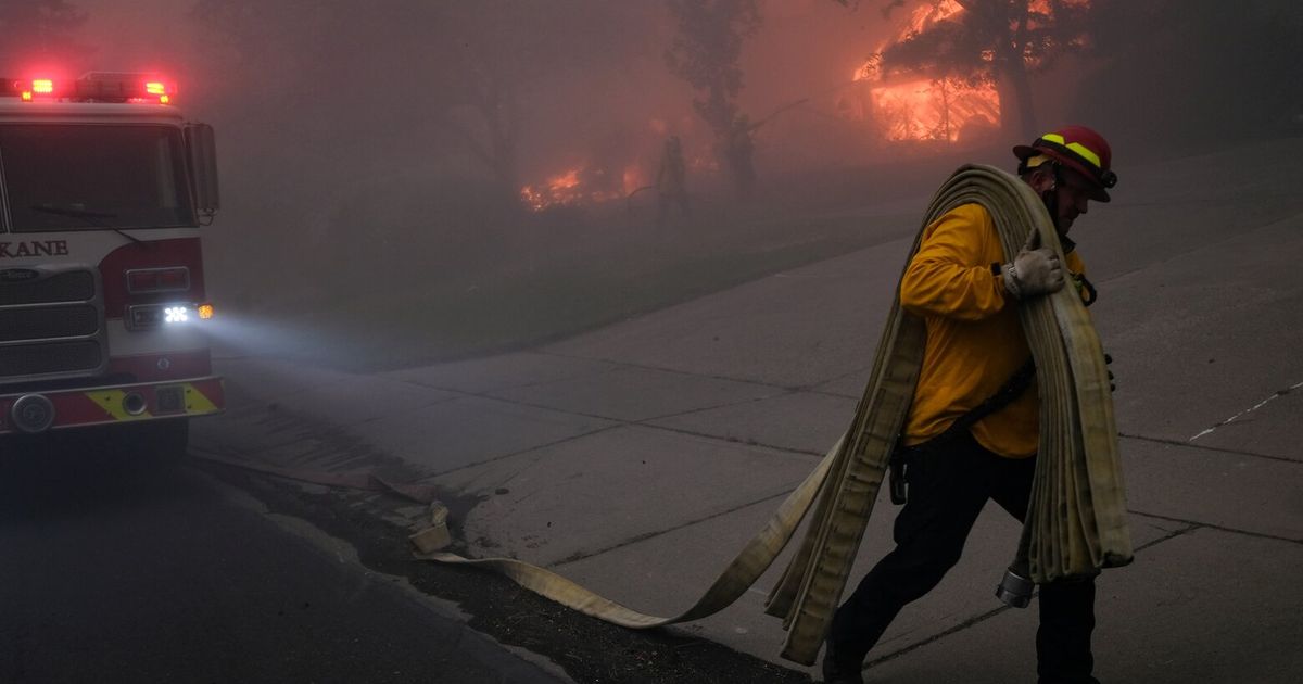 Spokane Wildfires Destroy Hundreds of Buildings as Thousands Evacuate - image 8