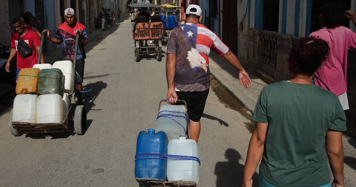 Cubans sleep on seaside boardwalk to seek relief from crippling blackouts and summer heat