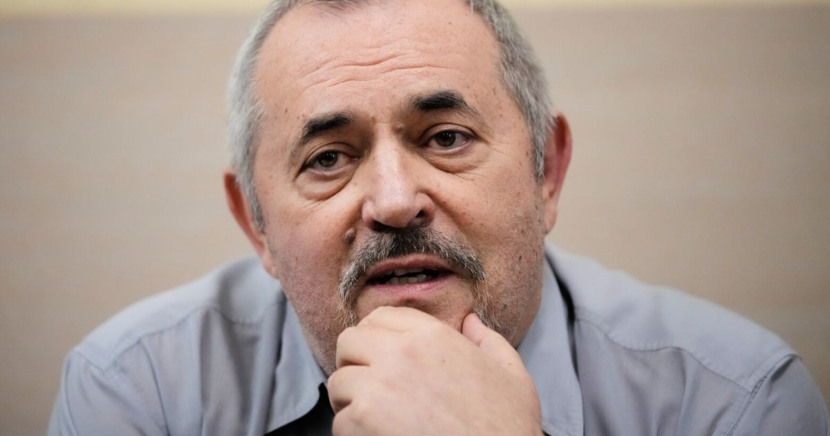 A Putin critic leaves Russia after he is barred him from running for parliament