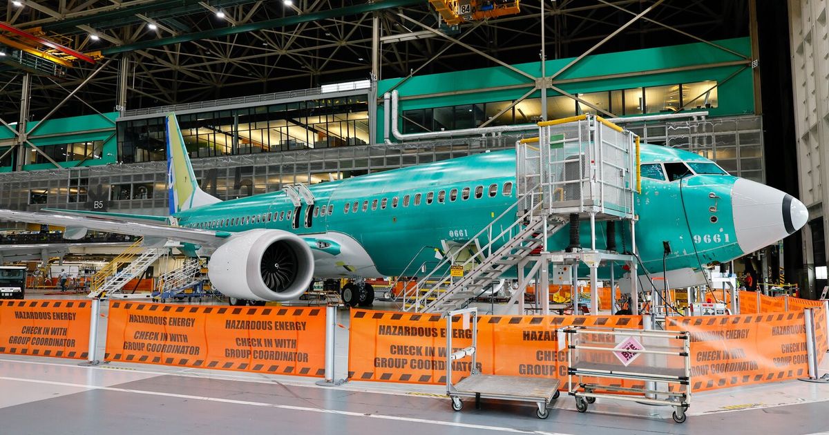 FAA orders inspections of 737 Max jets after cracks found in older planes - image 1