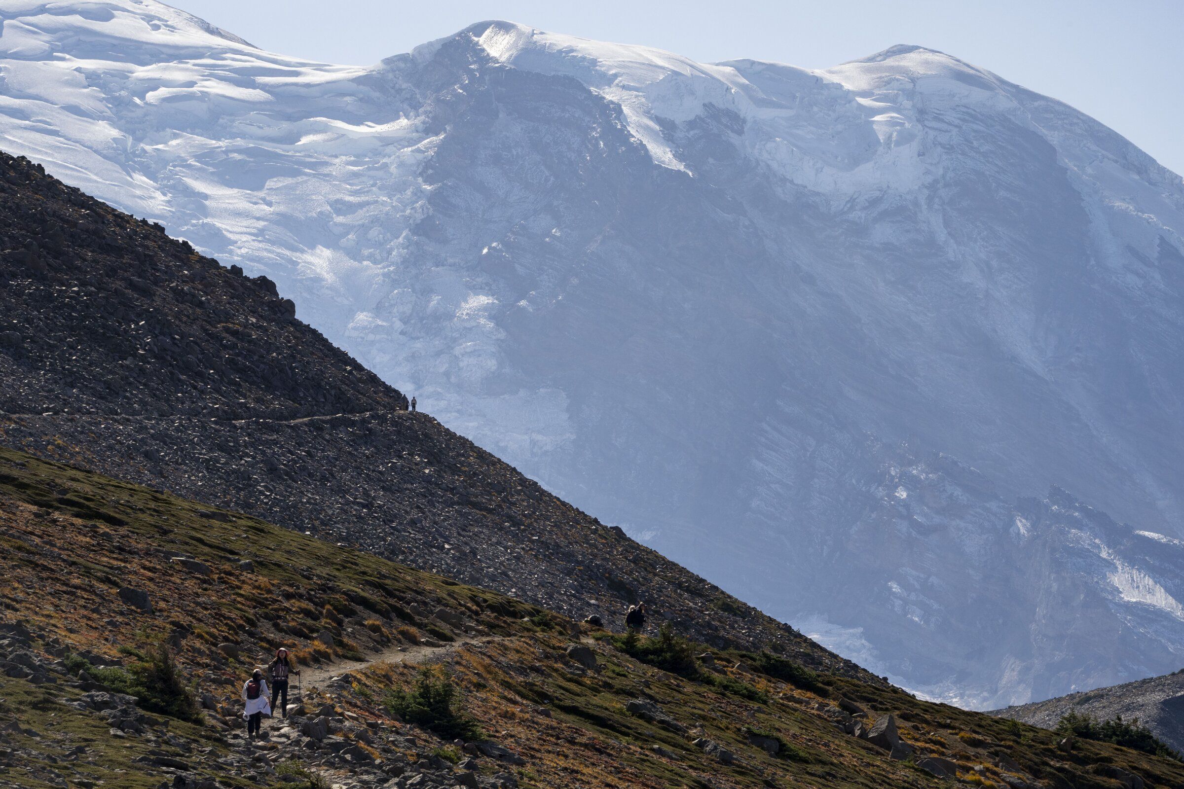 Tourists walk along trails near Frozen Lake in Mount Rainier National Park, near Sunrise. (Lindsey Wasson / Associated Press, 2023)