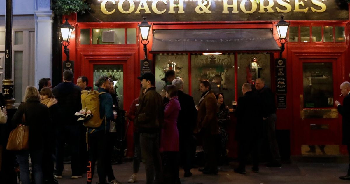 Plan to limit ‘vertical drinking’ decried by pub landlords and UK politicians