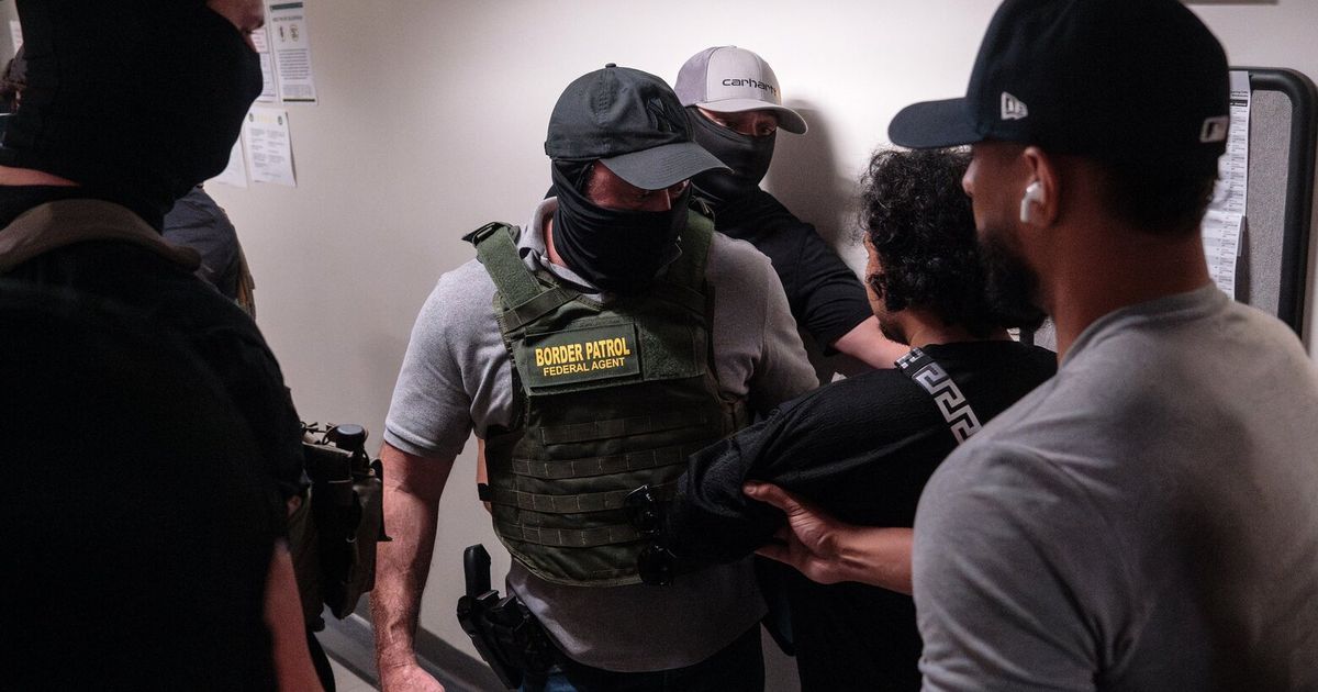 Trump officials deport group of Mexicans despite torture risk