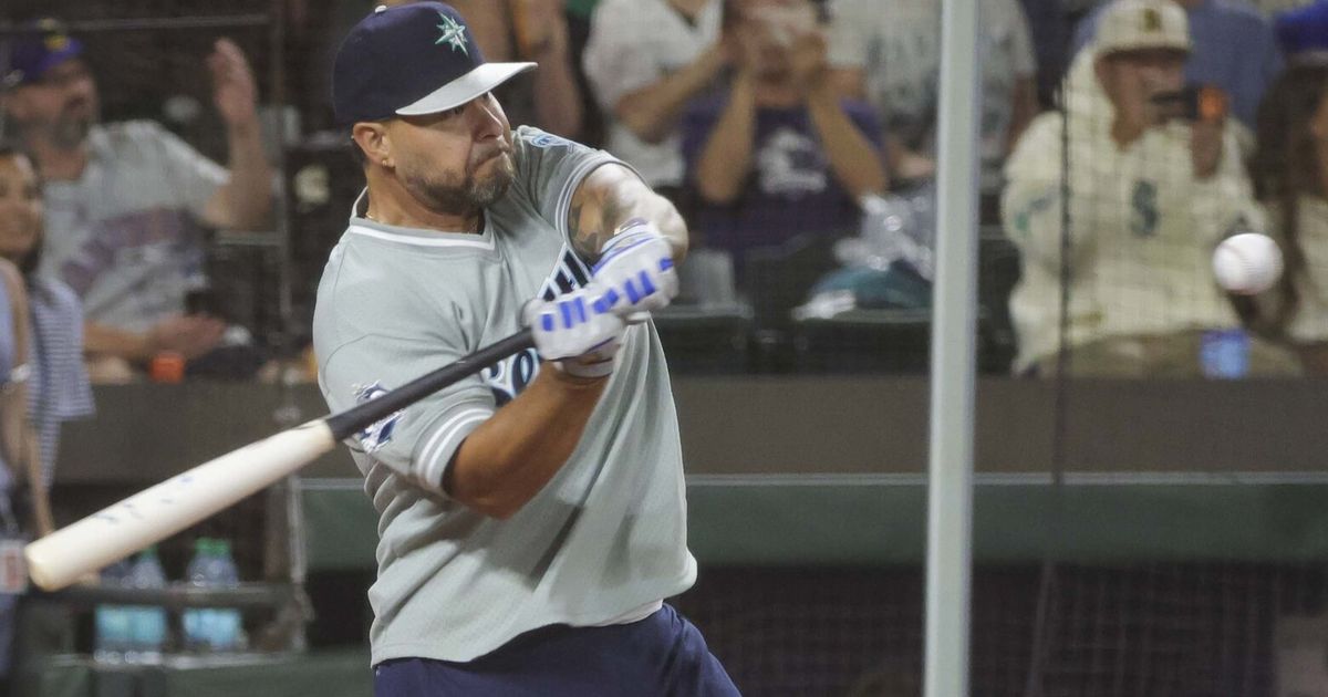 Mariners alumni home run derby: Stefen Romero defeats Austin Nola