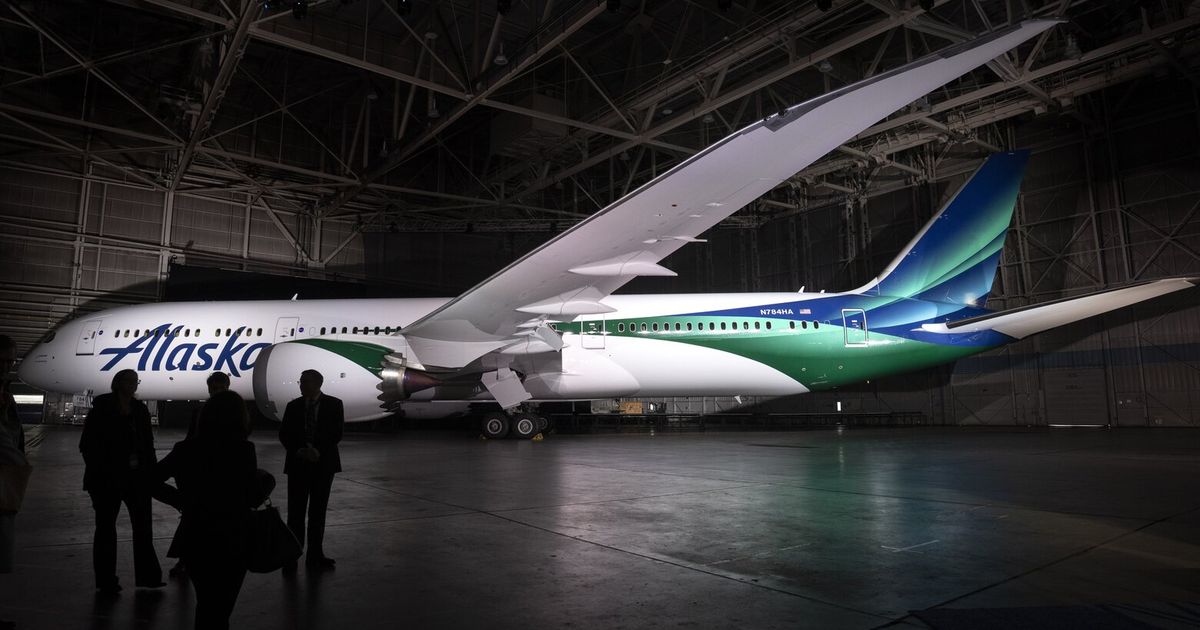 Boeing jet deliveries drop 17% in July