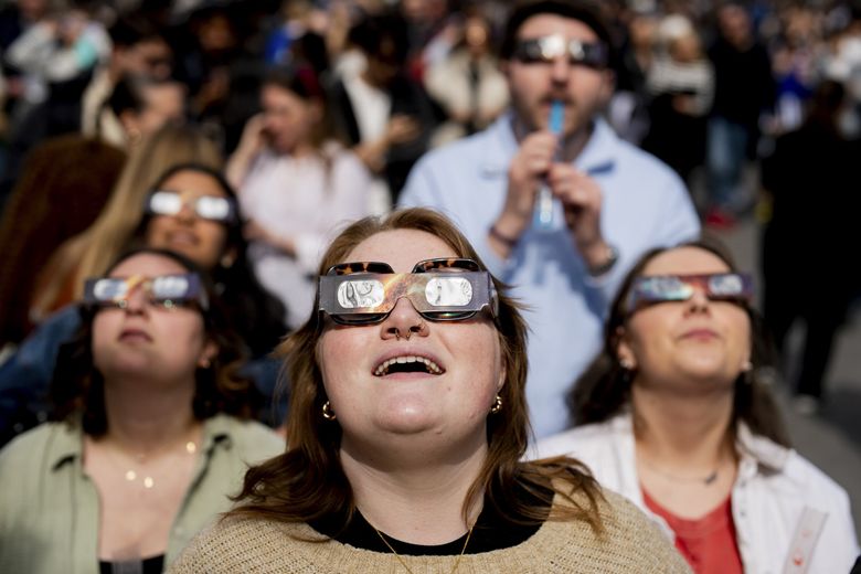 Frenzy for solar eclipse glasses takes over London | The Seattle Times