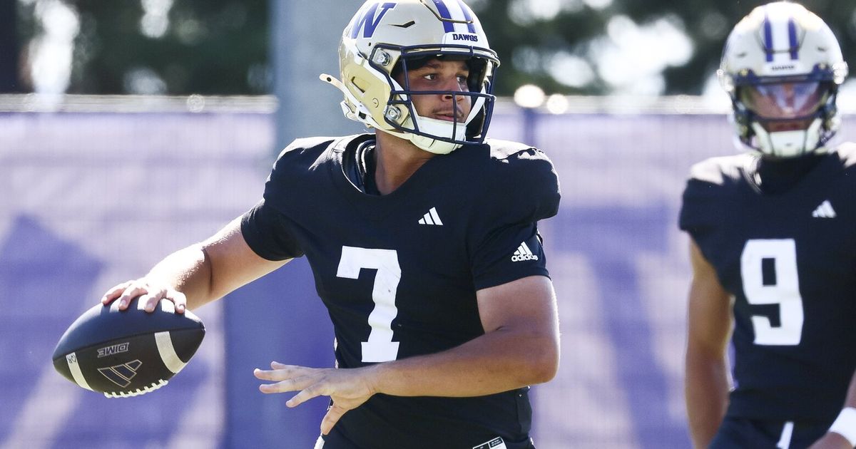 Elijah Brown is staking his claim for Huskies’ backup quarterback spot