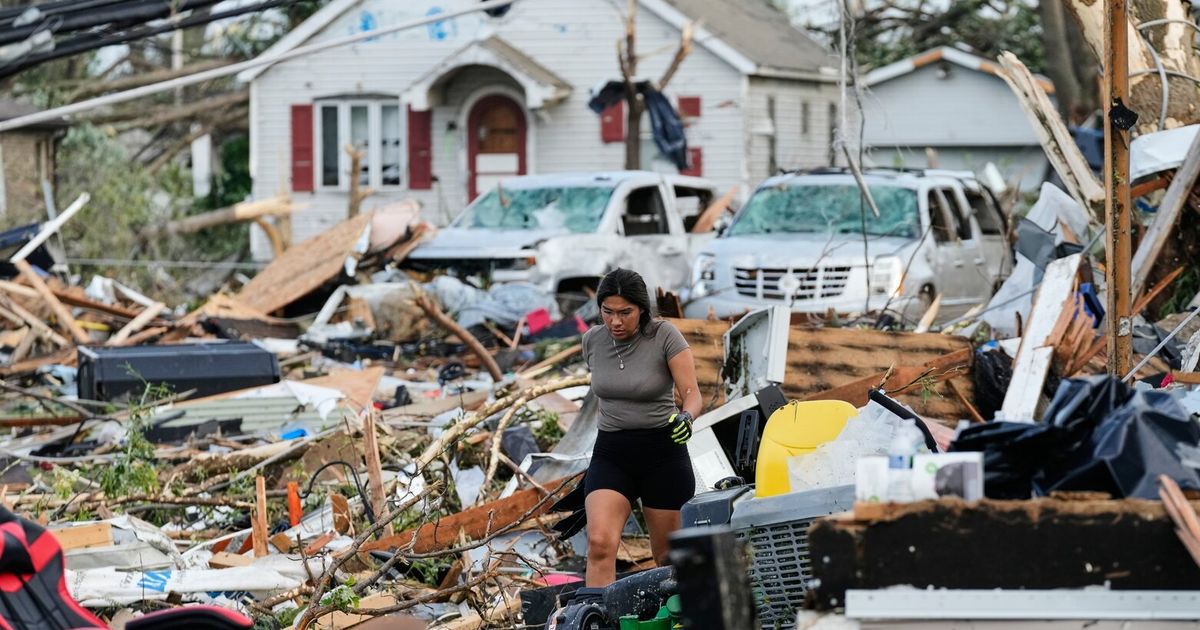 Deaths, damage reported as severe weather spawns tornadoes, flash flooding in the Midwest