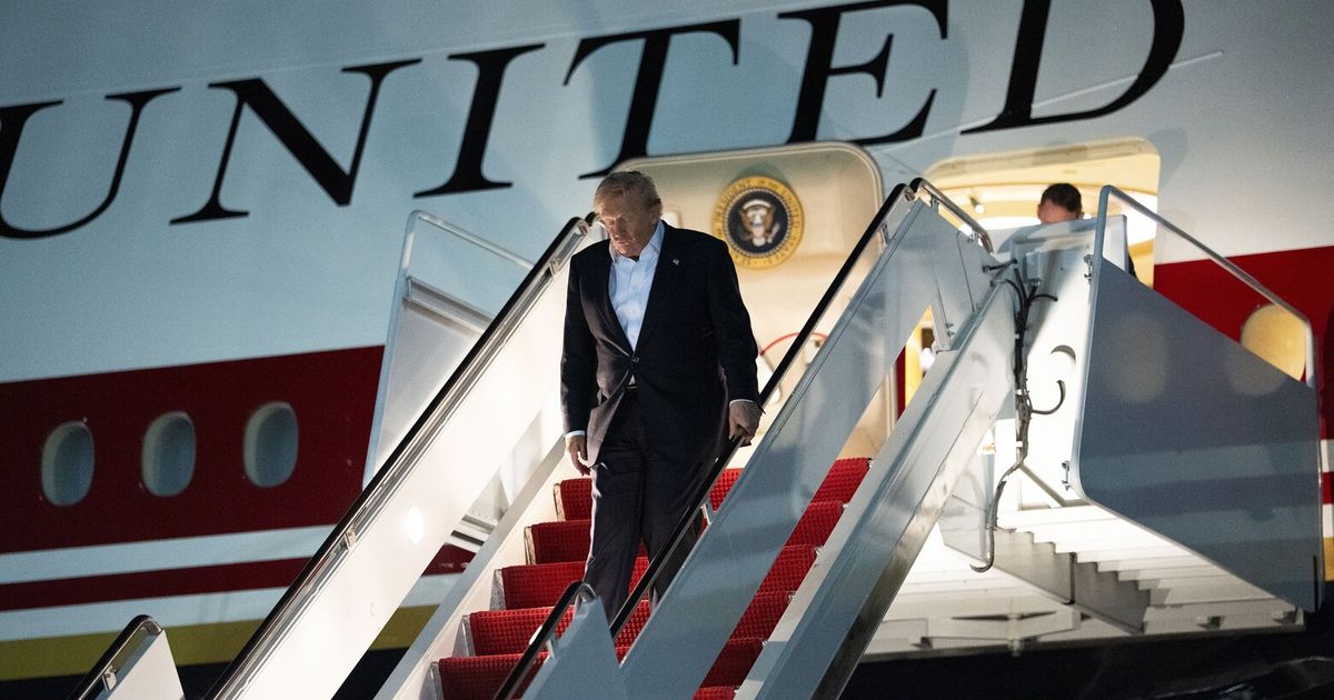 Members of Trump's cabinet remained on decoy plane, after Trump's quiet exit - image 3