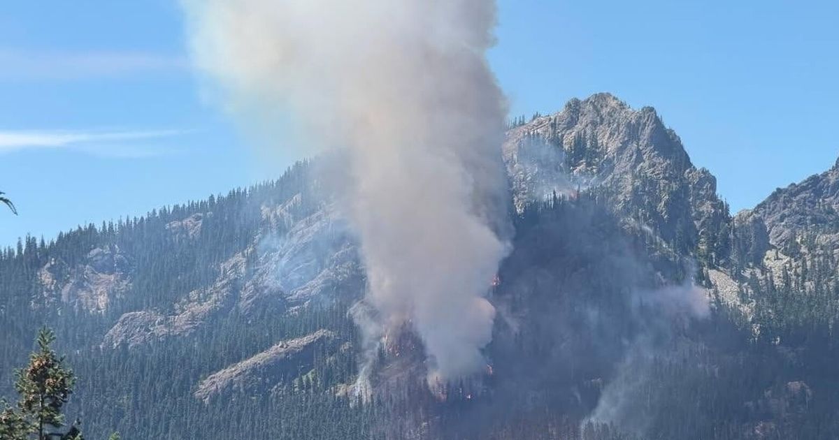Three Queens fire closes Alpine Lakes trails, campgrounds
