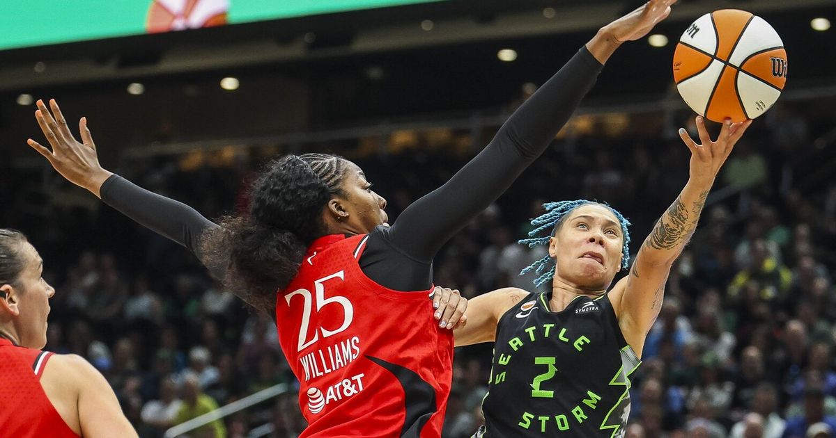 Photos: Seattle Storm take on Portland Fire - image 1