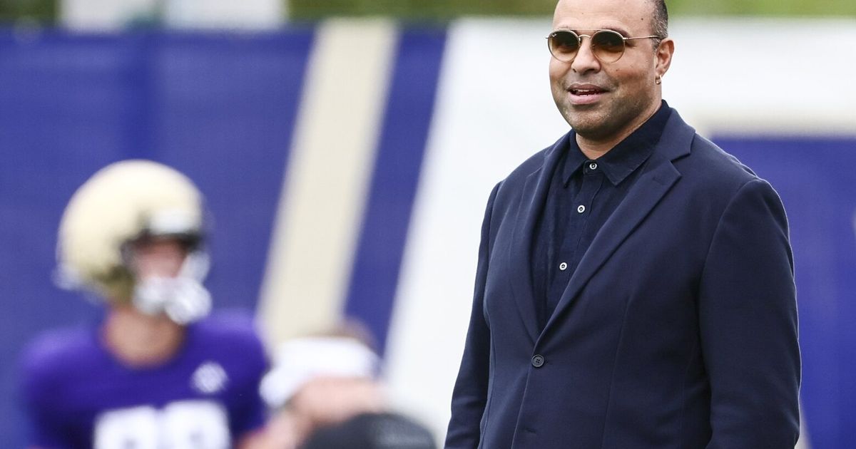 How Washington Huskies creative director’s role blends football and art