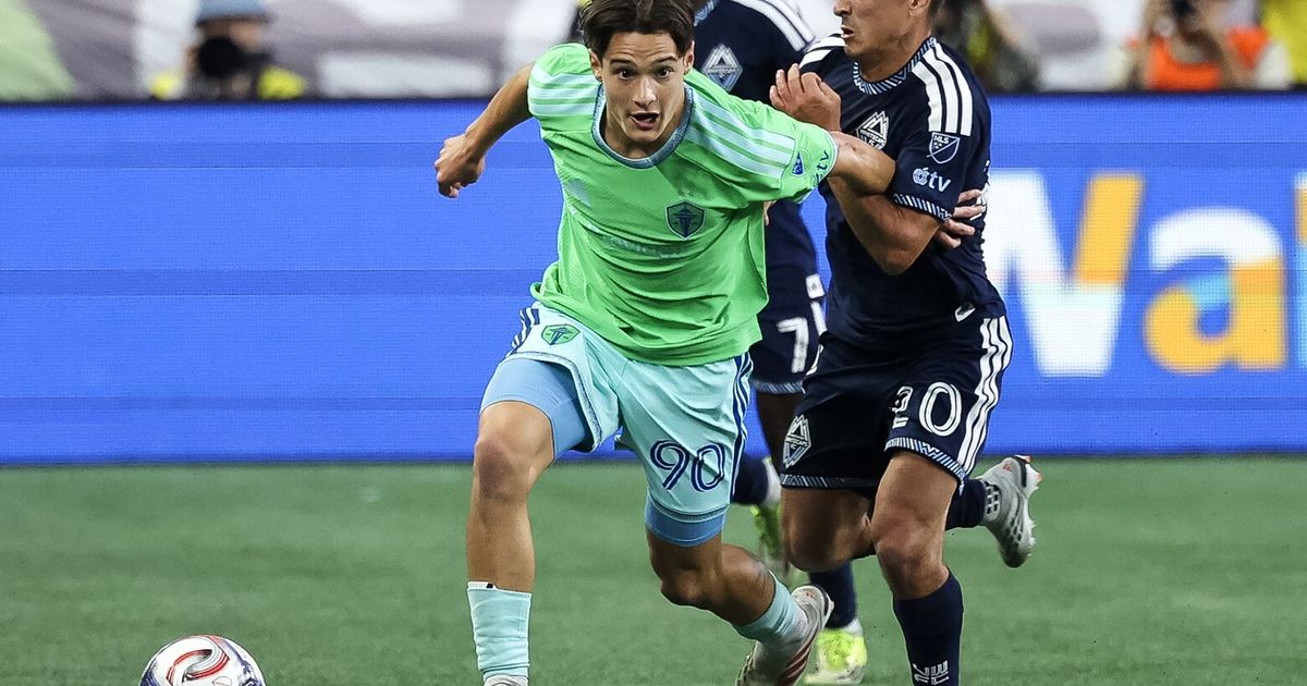 Photos: Seattle Sounders take on Vancouver Whitecaps
