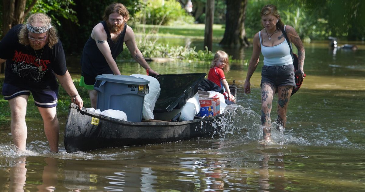 Flooding risk remains as storms move from the Midwest to the mid-Atlantic