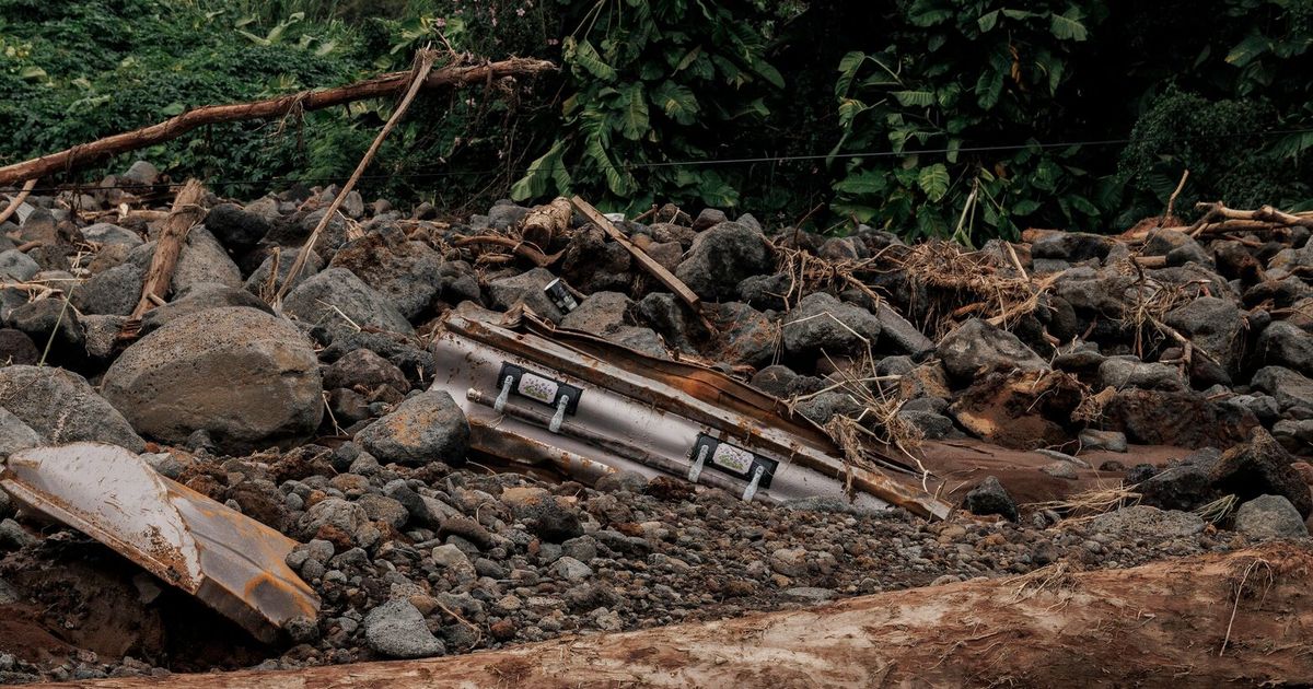 Hawaiʻi’s storm ravages a cemetery, setting off a hunt for the dead