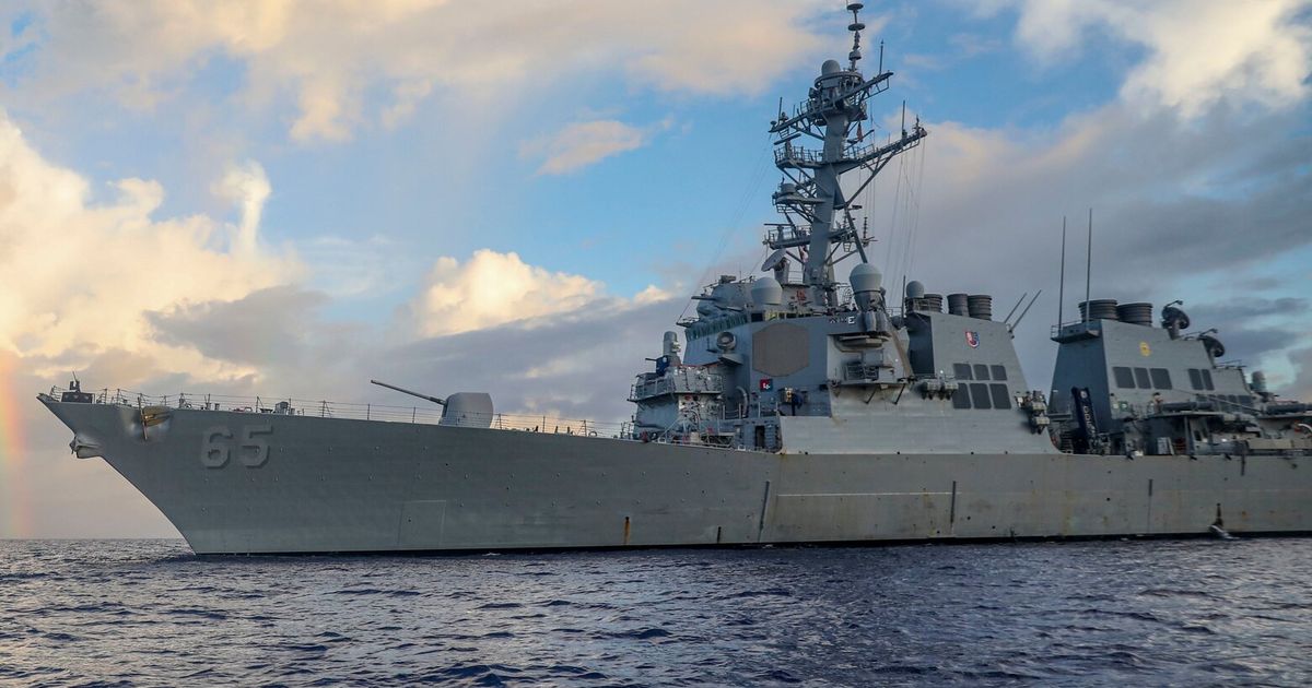 US Navy destroyer with 300 sailors aboard broke down for four days in the Pacific