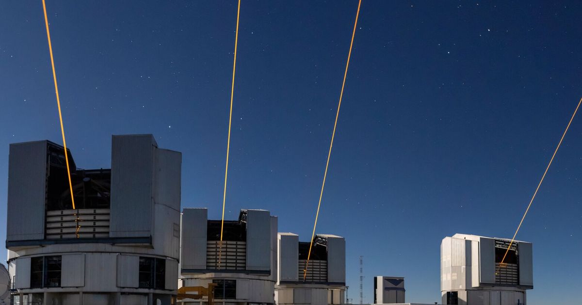 Telescope spies the fastest star in the Milky Way zipping around a black hole