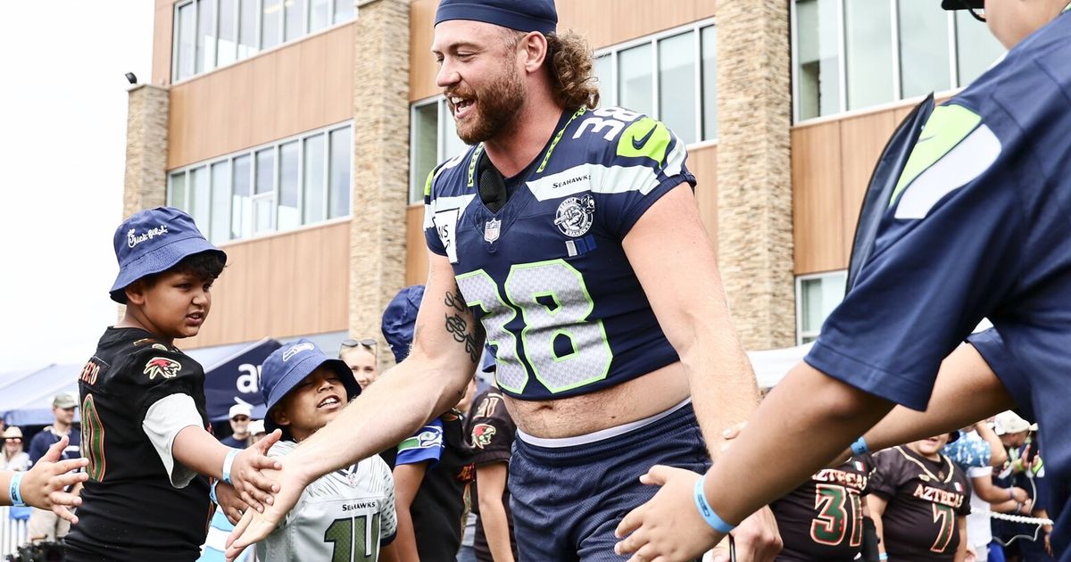 Seahawks’ Brady Russell has major life moment captured on ‘Hard Knocks’ - image 3