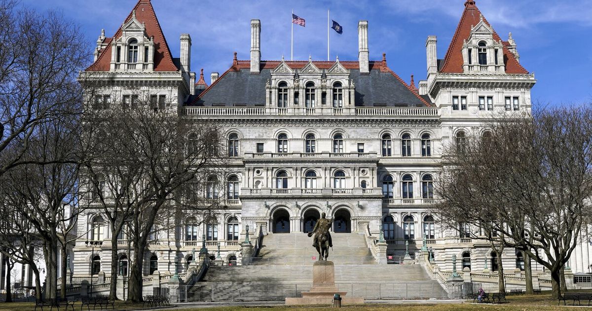 Woman arrested in plot to bomb New York State Capitol