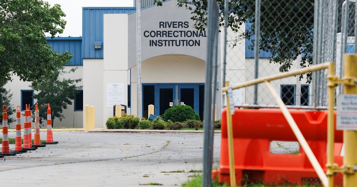 Prison firm donated to Trump’s PAC after ICE gave it $165M a year in contracts