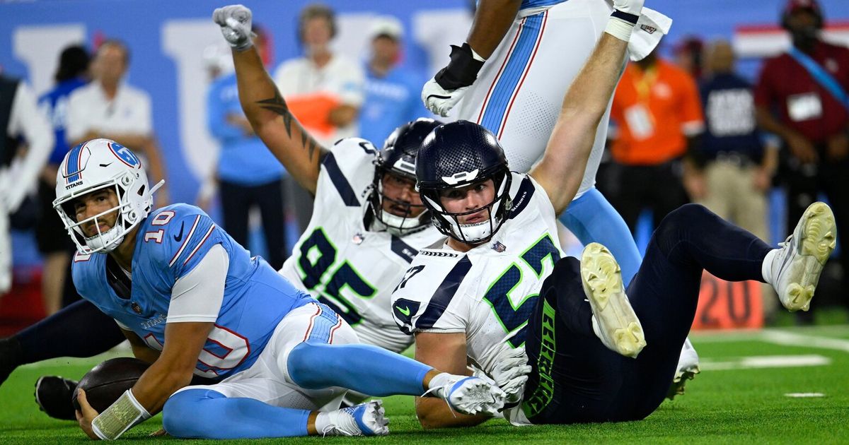 Seahawks jump ahead early, falter late in preseason loss to Titans