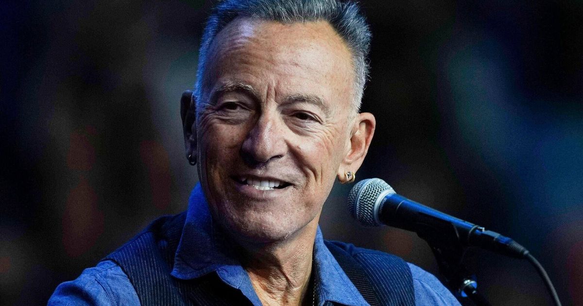 Veterans’ fundraiser draws Bruce Springsteen, Hasan Minhaj and Jon Stewart