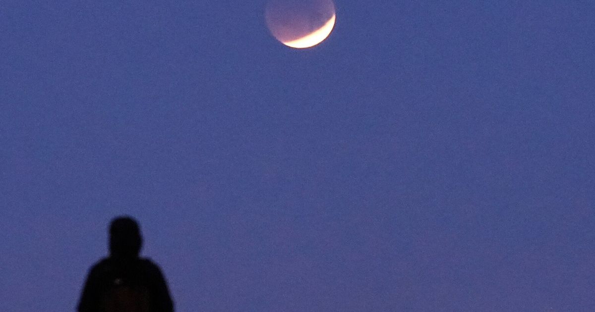 Lunar eclipse in Seattle gets cloudy weather outlook