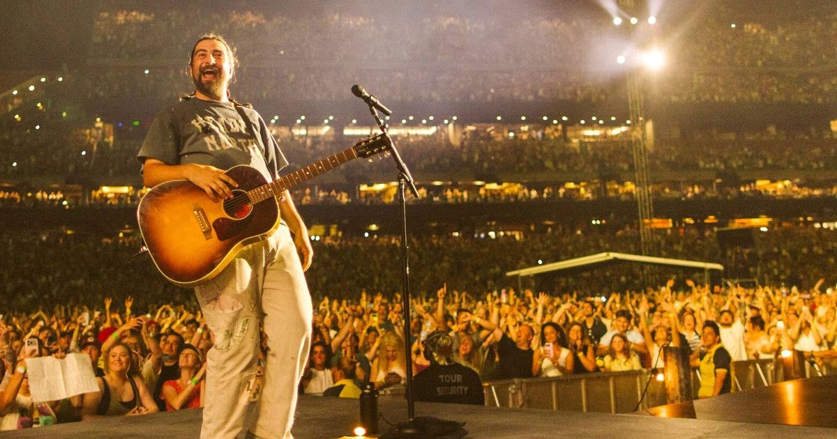 Noah Kahan’s heartwarming Seattle concert turns tears to elation