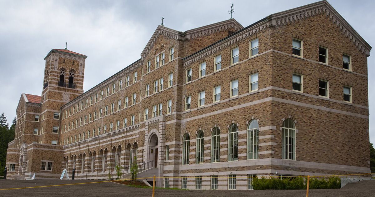 Kenmore hotel to lay off staff, close for a year to build spa