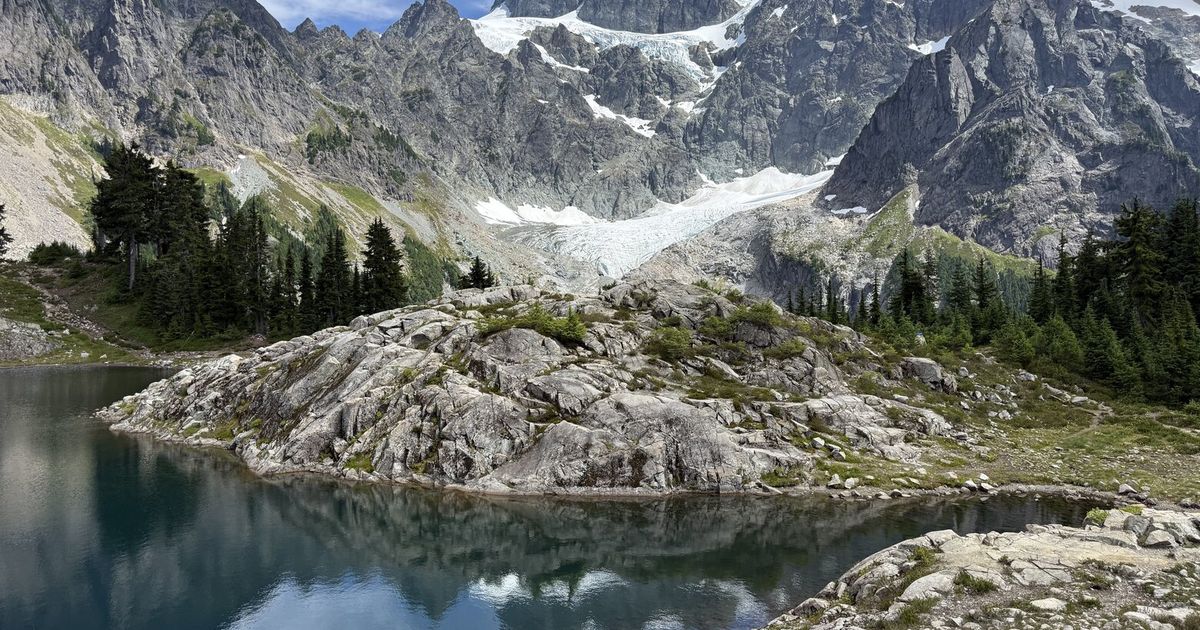 These WA lakes, rivers are great swimming holes for a last-minute summer dip
