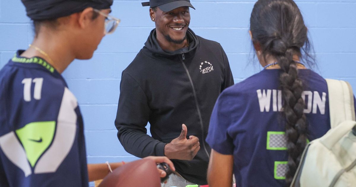 Ex-Hawks star Carson's homecoming includes community service, coaching
