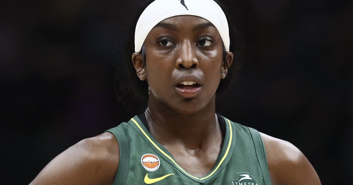 Seattle Storm’s Flau’jae Johnson meets J. Cole: ‘I was geeking out’