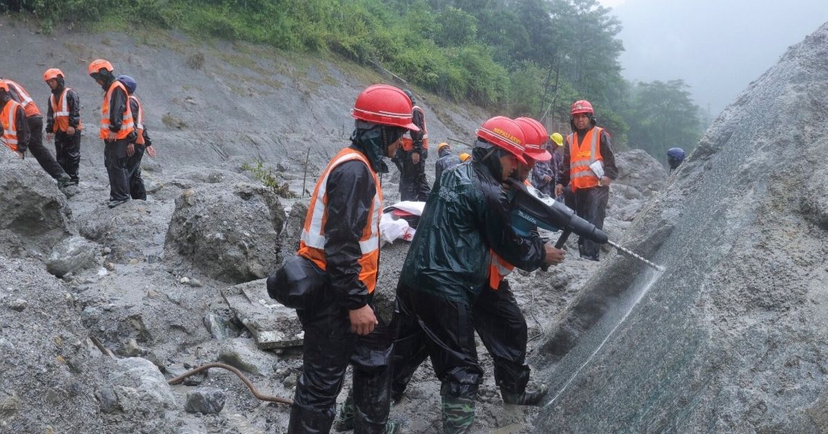 Mass burials in Nepal as death toll from flash floods exceeds 1,000