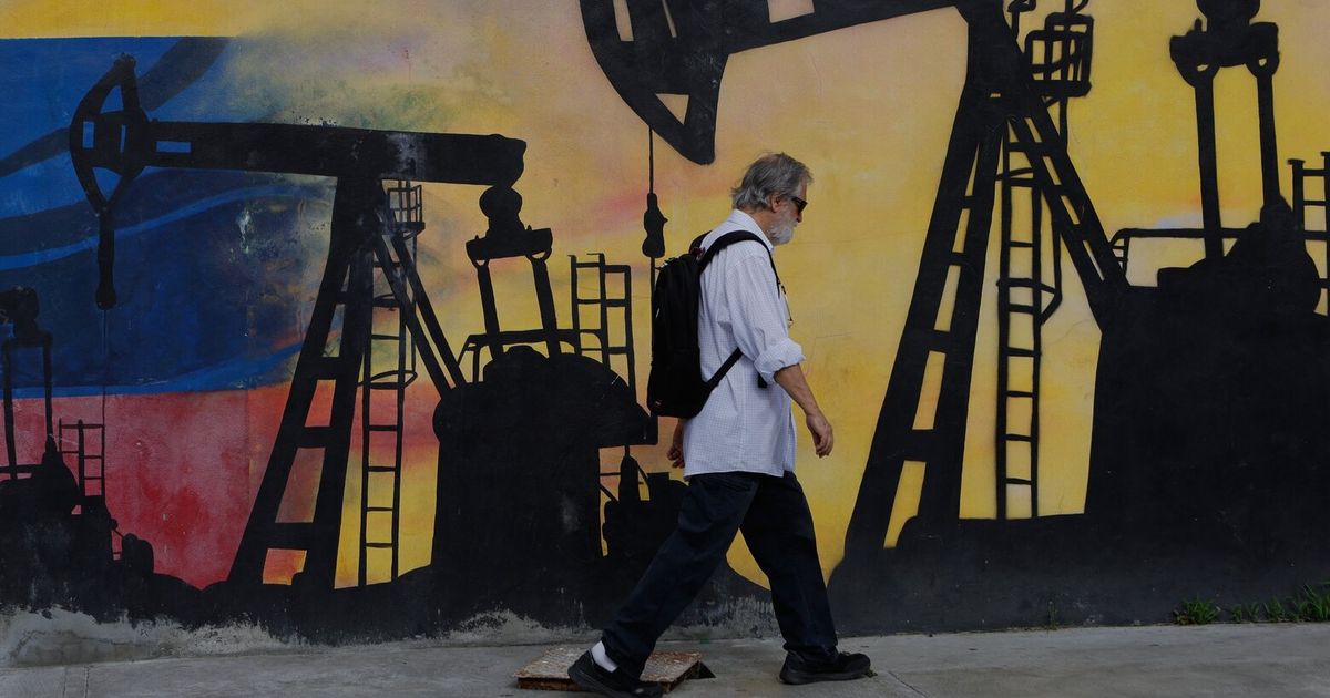 Days after Trump announces Venezuela oil deal, White House fills in some of the details