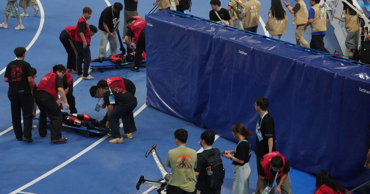 A Chinese humanoid robot sets a new 100-meter sprint record at Beijing Games