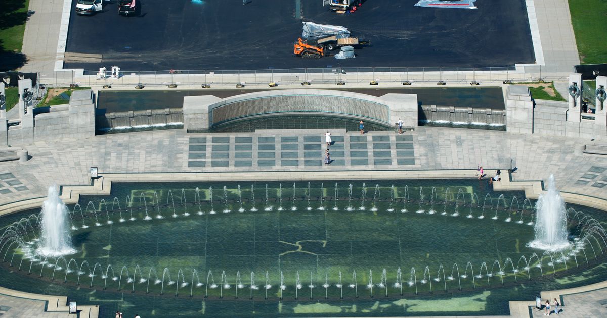 Kentucky woman indicted on charges she damaged the World War II Memorial in Washington