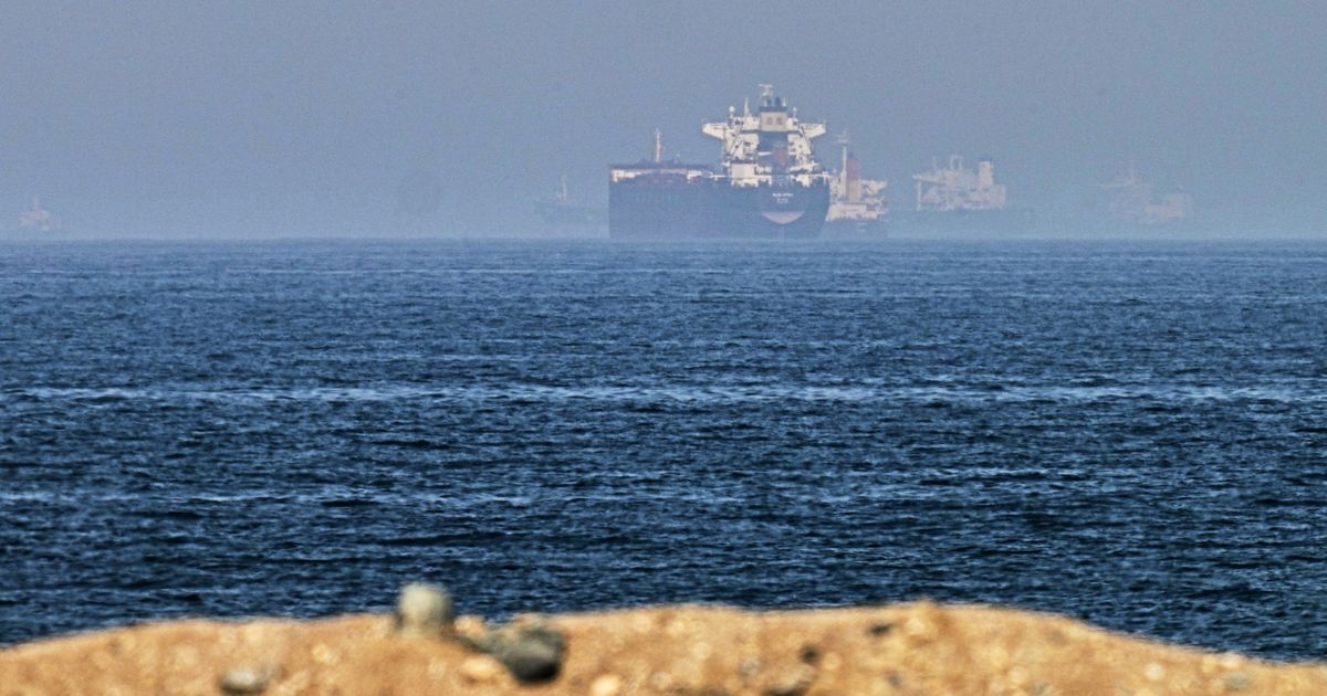Oil Prices Plummet as Investors Digest Pause in Fighting in Iran War - image 1