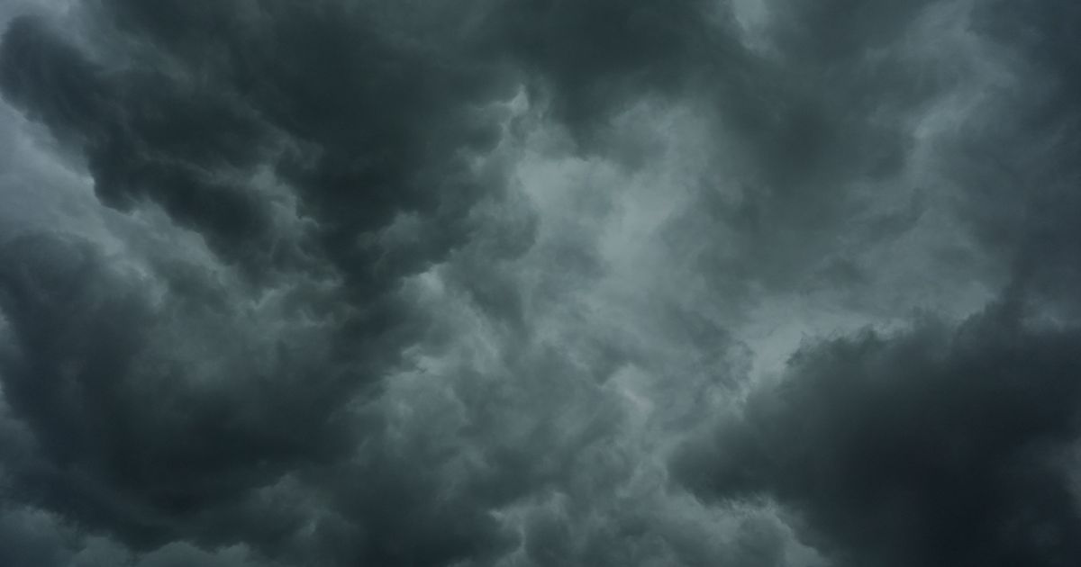 Severe weather pounds Illinois and Indiana, knocking out power as tornado warning sirens blare