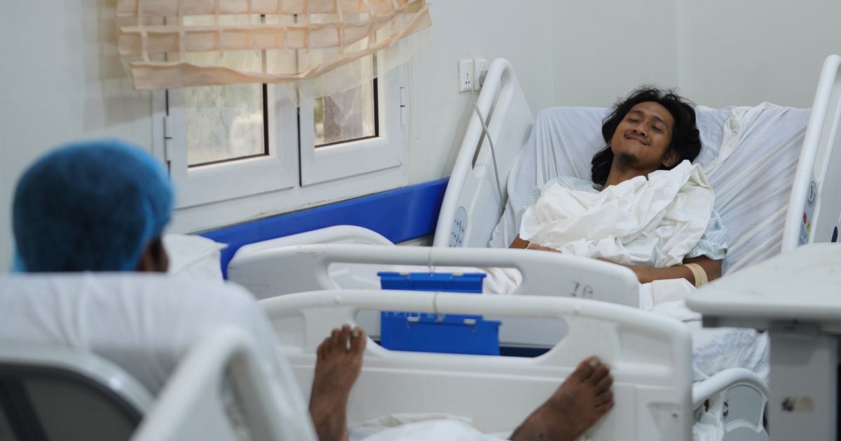 Crew of Yemeni vessel recount their chaotic rescue after Houthis’ deadly attack